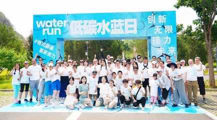 某明星参加公益跑活动，呼吁关注环保问题